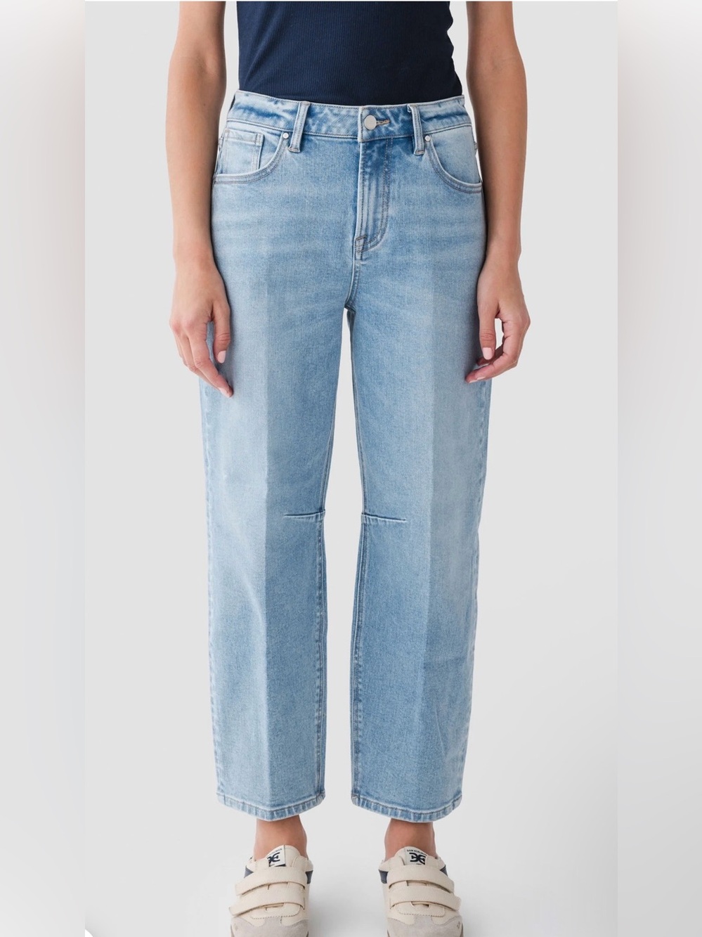 Risen and Social Threads Size 7/28 Barrel Jeans in light medium wash NWT